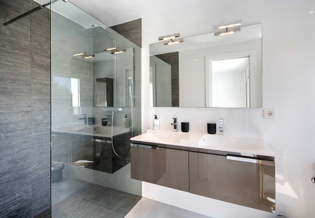 Villa en Empuriabrava - FALCONERA VILLA CANAL  3 HA ,PISCINA,AMARRE,WIFI,PARKING Villa en Empuriabrava - FALCONERA VILLA CANAL  3 HA ,PISCINA,AMARRE,WIFI,PARKING