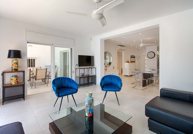 Villa en Empuriabrava - FALCONERA VILLA CANAL  3 HA ,PISCINA,AMARRE,WIFI,PARKING Villa en Empuriabrava - FALCONERA VILLA CANAL  3 HA ,PISCINA,AMARRE,WIFI,PARKING