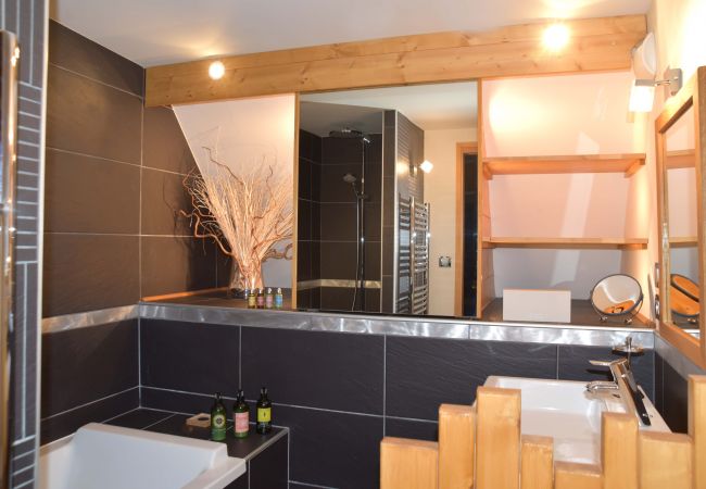 Apartamento en Val-d´Isère - L'ALBARON 3CH,WIFI,PARKING, 100 m PISTES Apartamento en Val-d´Isère - L'ALBARON 3CH,WIFI,PARKING, 100 m PISTES