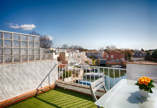 Villa en Empuriabrava - VILLA PORT DEL SOL 3 HA, WIFI, PARKING , AMARRE Villa en Empuriabrava - VILLA PORT DEL SOL 3 HA, WIFI, PARKING , AMARRE