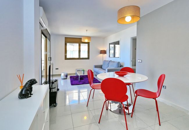 Appartement à Rosas / Roses - SALATA, Superbe appartement 2 ch,vue mer a 30 m de la plage,piscine,Parking privé