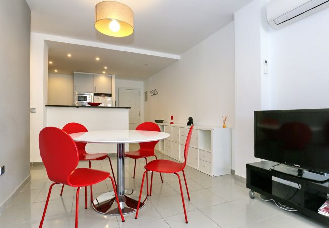 Appartement à Rosas / Roses - SALATA, Superbe appartement 2 ch,vue mer a 30 m de la plage,piscine,Parking privé