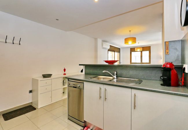 Appartement à Rosas / Roses - SALATA, Superbe appartement 2 ch,vue mer a 30 m de la plage,piscine,Parking privé Appartement à Rosas / Roses - SALATA, Superbe appartement 2 ch,vue mer a 30 m de la plage,piscine,Parking privé