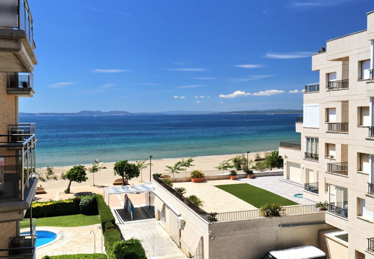 Appartement à Rosas / Roses - SALATA, Superbe appartement 2 ch,vue mer a 30 m de la plage,piscine,Parking privé