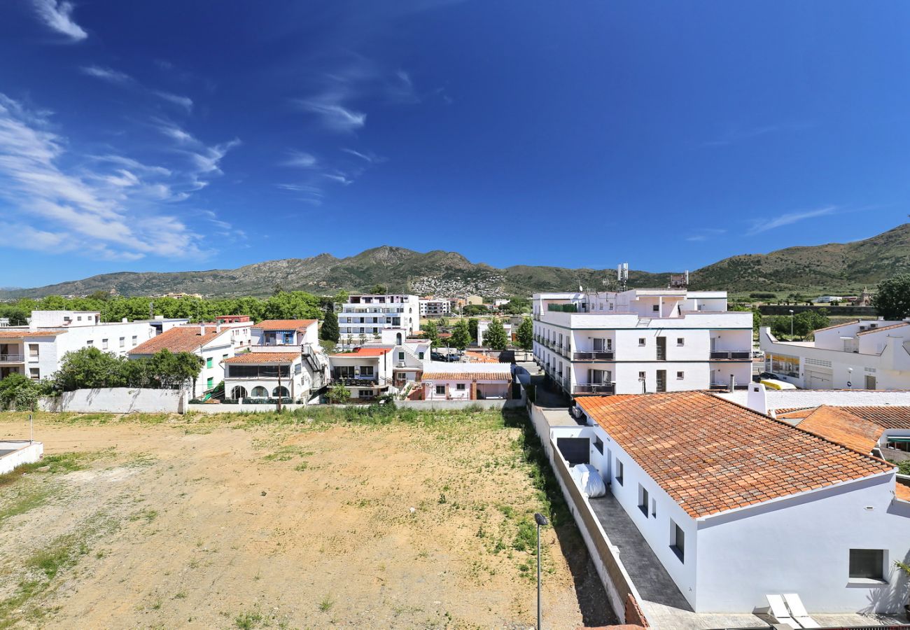 Appartement à Rosas / Roses - SALATA, Superbe appartement 2 ch,vue mer a 30 m de la plage,piscine,Parking privé