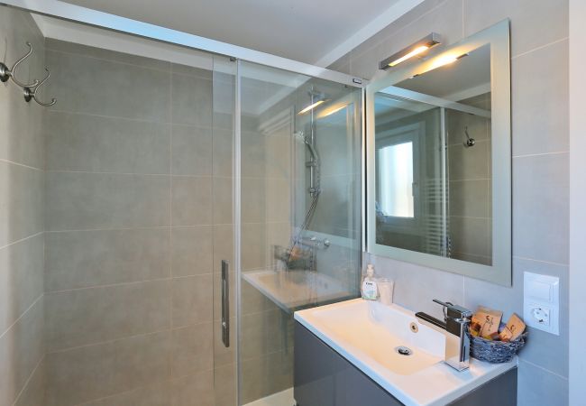 Villa à Empuriabrava - BAHIA 28 Magnifique Villa 3 ch ,avec Jardin et Piscine Privé a 300m de la plage Villa à Empuriabrava - BAHIA 28 Magnifique Villa 3 ch ,avec Jardin et Piscine Privé a 300m de la plage