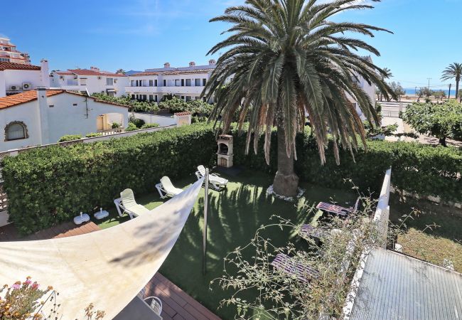 Villa à Empuriabrava - BAHIA 28 Magnifique Villa 3 ch ,avec Jardin et Piscine Privé a 300m de la plage