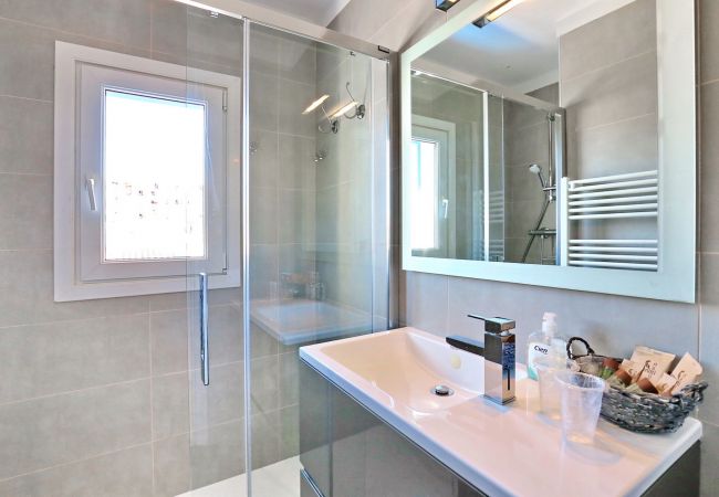 Villa à Empuriabrava - BAHIA 28 Magnifique Villa 3 ch ,avec Jardin et Piscine Privé a 300m de la plage Villa à Empuriabrava - BAHIA 28 Magnifique Villa 3 ch ,avec Jardin et Piscine Privé a 300m de la plage