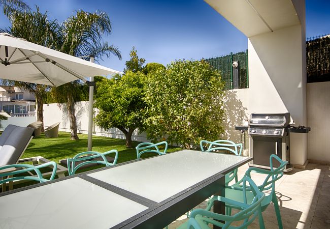 Villa à Empuriabrava - PENI LUXUEUSE VILLA CANAL PENI, 4CH,PISCINE, AMARRE 25m,WIFI Villa à Empuriabrava - PENI LUXUEUSE VILLA CANAL PENI, 4CH,PISCINE, AMARRE 25m,WIFI