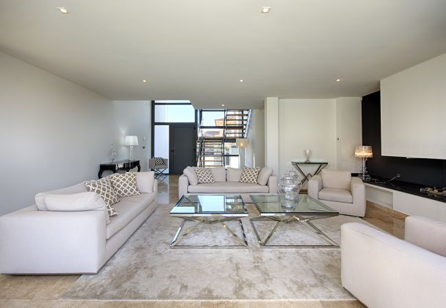 Villa à Empuriabrava - PENI LUXUEUSE VILLA CANAL PENI, 4CH,PISCINE, AMARRE 25m,WIFI Villa à Empuriabrava - PENI LUXUEUSE VILLA CANAL PENI, 4CH,PISCINE, AMARRE 25m,WIFI