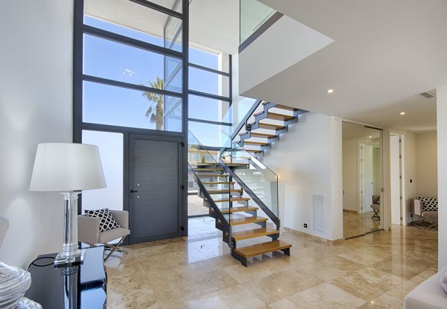 Villa à Empuriabrava - PENI LUXUEUSE VILLA CANAL PENI, 4CH,PISCINE, AMARRE 25m,WIFI Villa à Empuriabrava - PENI LUXUEUSE VILLA CANAL PENI, 4CH,PISCINE, AMARRE 25m,WIFI