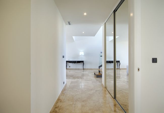 Villa à Empuriabrava - PENI LUXUEUSE VILLA CANAL PENI, 4CH,PISCINE, AMARRE 25m,WIFI Villa à Empuriabrava - PENI LUXUEUSE VILLA CANAL PENI, 4CH,PISCINE, AMARRE 25m,WIFI