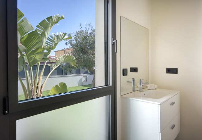 Villa à Empuriabrava - PENI LUXUEUSE VILLA CANAL PENI, 4CH,PISCINE, AMARRE 25m,WIFI Villa à Empuriabrava - PENI LUXUEUSE VILLA CANAL PENI, 4CH,PISCINE, AMARRE 25m,WIFI