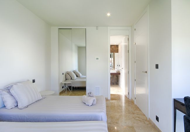 Villa à Empuriabrava - PENI LUXUEUSE VILLA CANAL PENI, 4CH,PISCINE, AMARRE 25m,WIFI Villa à Empuriabrava - PENI LUXUEUSE VILLA CANAL PENI, 4CH,PISCINE, AMARRE 25m,WIFI