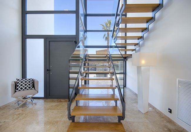 Villa à Empuriabrava - PENI LUXUEUSE VILLA CANAL PENI, 4CH,PISCINE, AMARRE 25m,WIFI Villa à Empuriabrava - PENI LUXUEUSE VILLA CANAL PENI, 4CH,PISCINE, AMARRE 25m,WIFI