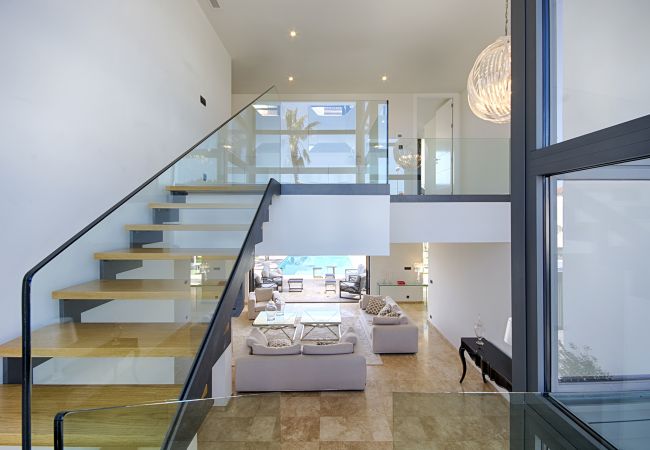 Villa à Empuriabrava - PENI LUXUEUSE VILLA CANAL PENI, 4CH,PISCINE, AMARRE 25m,WIFI Villa à Empuriabrava - PENI LUXUEUSE VILLA CANAL PENI, 4CH,PISCINE, AMARRE 25m,WIFI