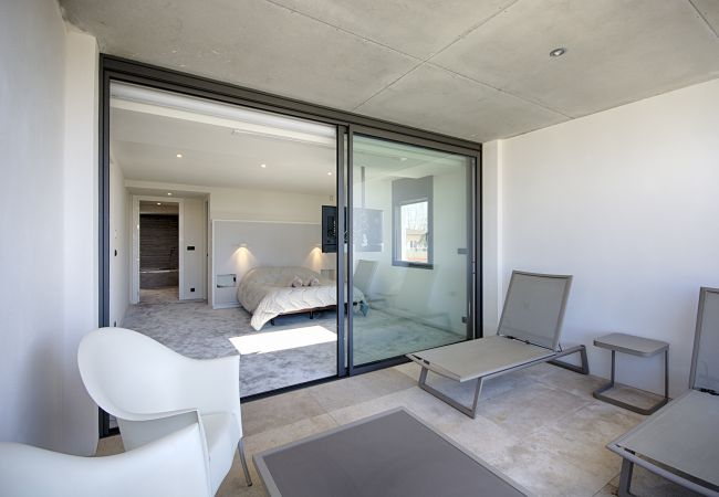 Villa à Empuriabrava - PENI LUXUEUSE VILLA CANAL PENI, 4CH,PISCINE, AMARRE 25m,WIFI Villa à Empuriabrava - PENI LUXUEUSE VILLA CANAL PENI, 4CH,PISCINE, AMARRE 25m,WIFI