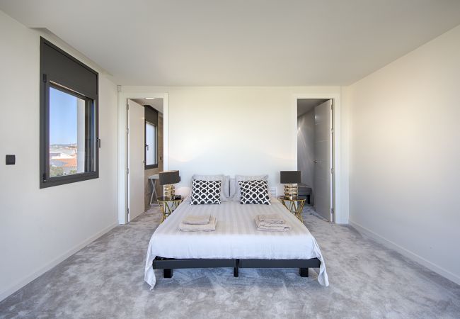 Villa à Empuriabrava - PENI LUXUEUSE VILLA CANAL PENI, 4CH,PISCINE, AMARRE 25m,WIFI Villa à Empuriabrava - PENI LUXUEUSE VILLA CANAL PENI, 4CH,PISCINE, AMARRE 25m,WIFI