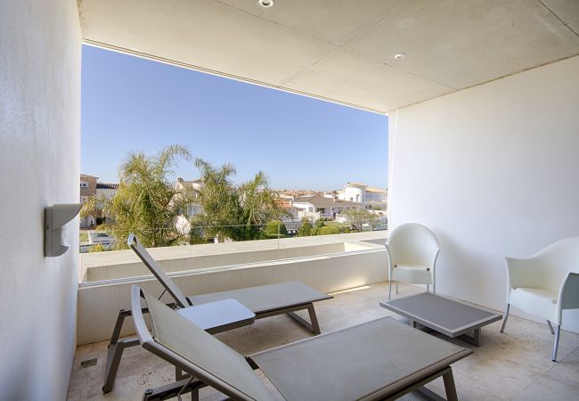 Villa à Empuriabrava - PENI LUXUEUSE VILLA CANAL PENI, 4CH,PISCINE, AMARRE 25m,WIFI Villa à Empuriabrava - PENI LUXUEUSE VILLA CANAL PENI, 4CH,PISCINE, AMARRE 25m,WIFI
