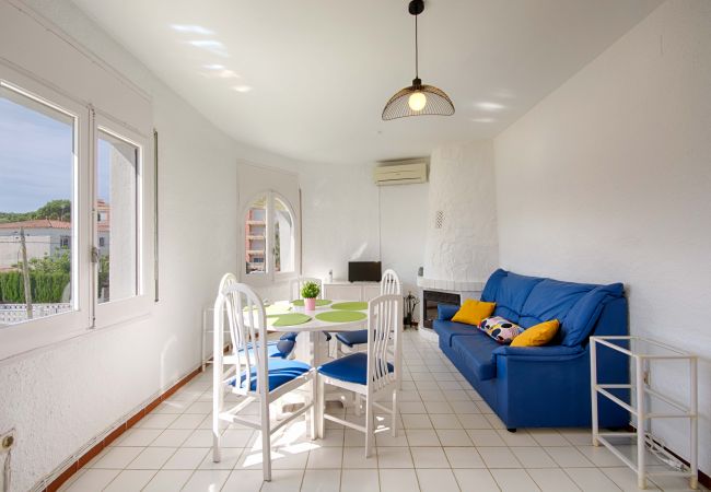 Appartement à Empuriabrava - BADIA 4,BEL APPART 2ch,PISCINE,100m de la plage,PARKING,WIFI