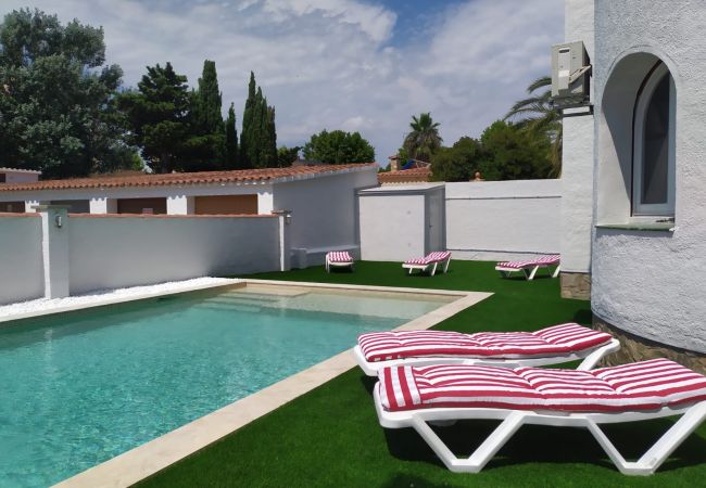 Appartement à Empuriabrava - BADIA 9,BEL APPART 1ch,PISCINE,100m PLAGE,PARKING,WIFI