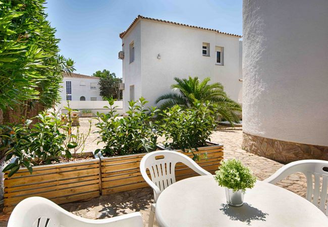 Appartement à Empuriabrava - BADIA 9,BEL APPART 1ch,PISCINE,100m PLAGE,PARKING,WIFI