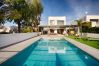 Villa à Empuriabrava - TER SUPERBE VILLA CANAL TER, PISCINE ,AMARRE,PARKING,WIFI Villa à Empuriabrava - TER SUPERBE VILLA CANAL TER, PISCINE ,AMARRE,PARKING,WIFI