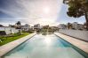 Villa à Empuriabrava - TER SUPERBE VILLA CANAL TER, PISCINE ,AMARRE,PARKING,WIFI Villa à Empuriabrava - TER SUPERBE VILLA CANAL TER, PISCINE ,AMARRE,PARKING,WIFI