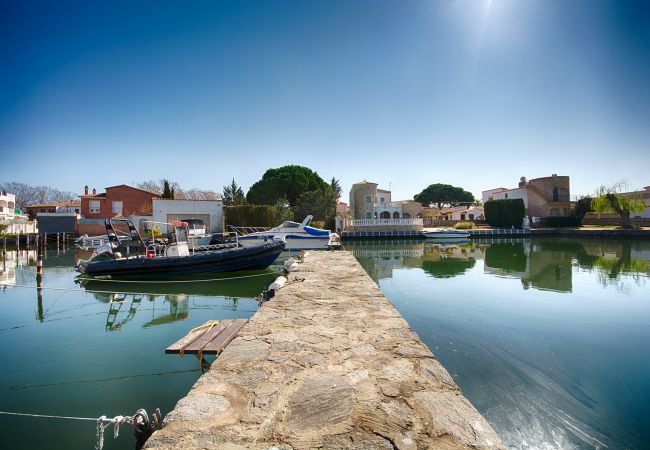 Villa à Empuriabrava - VILLA PORT DEL SOL 3CH, WIFI, PARKING , AMARRE Villa à Empuriabrava - VILLA PORT DEL SOL 3CH, WIFI, PARKING , AMARRE