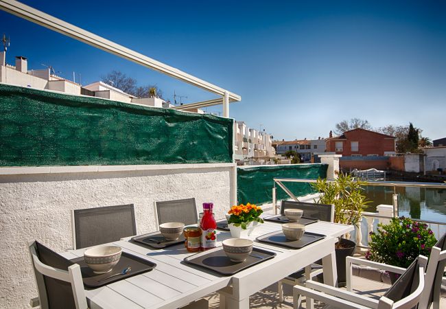 Villa à Empuriabrava - VILLA PORT DEL SOL 3CH, WIFI, PARKING , AMARRE Villa à Empuriabrava - VILLA PORT DEL SOL 3CH, WIFI, PARKING , AMARRE