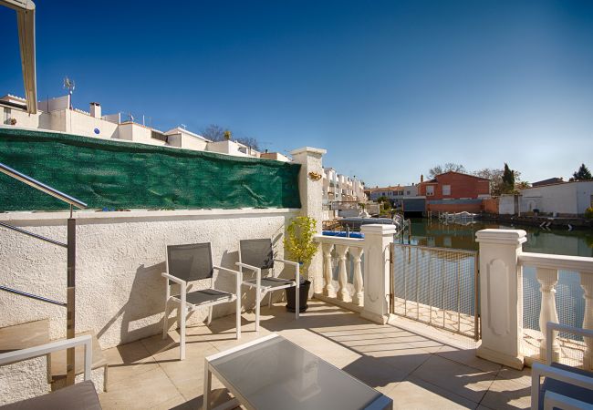 Villa à Empuriabrava - VILLA PORT DEL SOL 3CH, WIFI, PARKING , AMARRE Villa à Empuriabrava - VILLA PORT DEL SOL 3CH, WIFI, PARKING , AMARRE