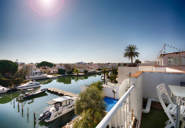 Villa à Empuriabrava - VILLA PORT DEL SOL 3CH, WIFI, PARKING , AMARRE Villa à Empuriabrava - VILLA PORT DEL SOL 3CH, WIFI, PARKING , AMARRE
