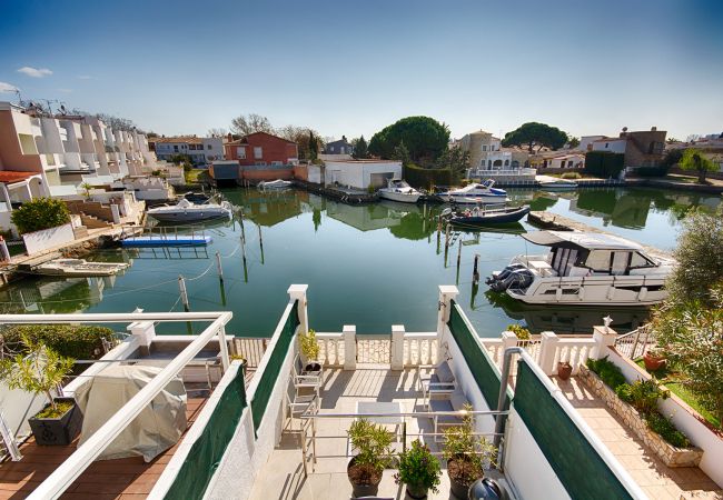 Villa à Empuriabrava - VILLA PORT DEL SOL 3CH, WIFI, PARKING , AMARRE Villa à Empuriabrava - VILLA PORT DEL SOL 3CH, WIFI, PARKING , AMARRE