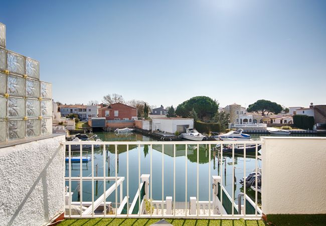 Villa à Empuriabrava - VILLA PORT DEL SOL 3CH, WIFI, PARKING , AMARRE Villa à Empuriabrava - VILLA PORT DEL SOL 3CH, WIFI, PARKING , AMARRE