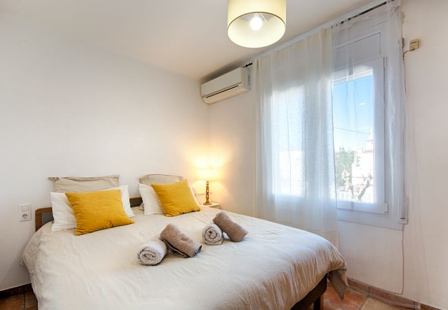 Villa à Empuriabrava - VILLA PORT DEL SOL 3CH, WIFI, PARKING , AMARRE Villa à Empuriabrava - VILLA PORT DEL SOL 3CH, WIFI, PARKING , AMARRE