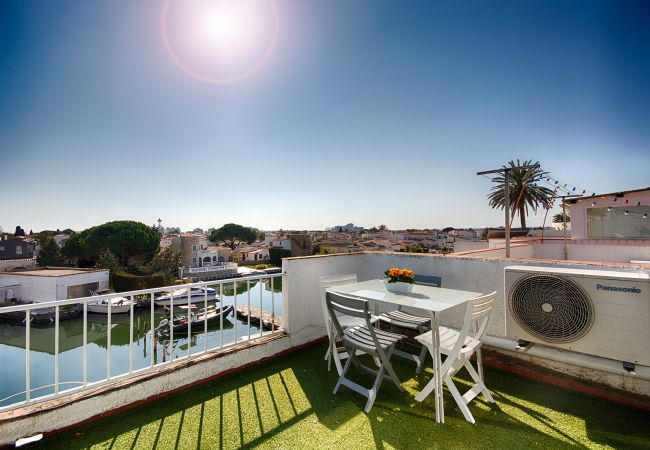 Villa à Empuriabrava - VILLA PORT DEL SOL 3CH, WIFI, PARKING , AMARRE Villa à Empuriabrava - VILLA PORT DEL SOL 3CH, WIFI, PARKING , AMARRE